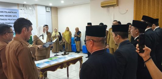 Lantik Lima Pejabat Eselon II, Bupati Natuna: Rotasi Tak Harus Tunggu Dua Tahun