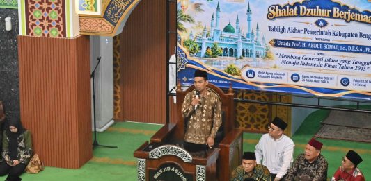 UAS Hadir di Bengkalis, Ribuan Jamaah Tumpah Ruah Penuhi Masjid Agung Istiqomah