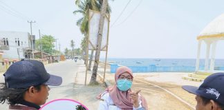 Kabut Asap Jadi Perhatian, Dinas Kesehatan Busel Bagikan Masker Gratis Kepada Warga
