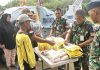 Lanud RSA Natuna Perkuat Pembinaan Teritorial di Kampung Tua Penagi Lewat Sembako Murah