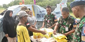 Lanud RSA Natuna Perkuat Pembinaan Teritorial di Kampung Tua Penagi Lewat Sembako Murah