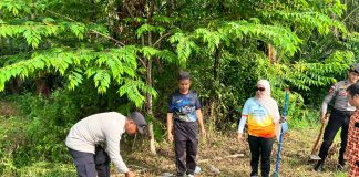 Polres Natuna Ajak Siswa SMPN 4 Bunguran Timur Cintai Alam Lewat Tanam Pohon Durian