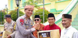 Kapolda Kepri Ziarah ke Pulau Penyengat, Salurkan Bansos kepada Masyarakat