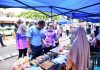 Danlanud RSA dan Ketua PIA AG Lanud RSA Kunjungi UMKM di Pasar Minggu Ria Natuna