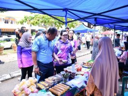Danlanud RSA dan Ketua PIA AG Lanud RSA Kunjungi UMKM di Pasar Minggu Ria Natuna