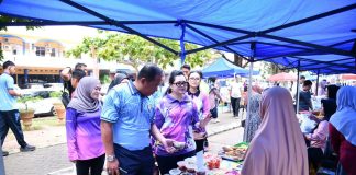 Danlanud RSA dan Ketua PIA AG Lanud RSA Kunjungi UMKM di Pasar Minggu Ria Natuna
