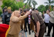 Bupati Kasmarni Sambut Kajati Riau dengan Prosesi Adat Melayu, Teguhkan Jati Diri Negeri Junjungan