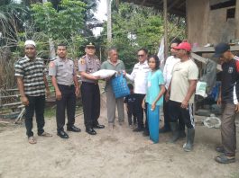 Kapolsek Idi Rayeuk dan Muspika Serahkan Bantuan untuk Warga Disabilitas