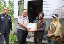 HUT ke-75 Humas Polri, Kapolres Natuna Berbagi Sembako dan Tali Asih untuk Warga
