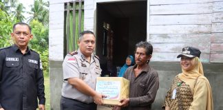 HUT ke-75 Humas Polri, Kapolres Natuna Berbagi Sembako dan Tali Asih untuk Warga