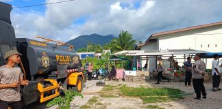 Polres Natuna Kembali Bersihkan Pasar Ranai, Pasok 8 Ton Air Bersih untuk Pedagang