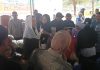 Di Tengah Hujan, Cen Sui Lan Turun ke Pasar Murah, Pastikan Warga Natuna Bisa Akses Pangan Terjangkau