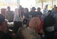 Di Tengah Hujan, Cen Sui Lan Turun ke Pasar Murah, Pastikan Warga Natuna Bisa Akses Pangan Terjangkau