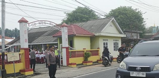 Kapolres Natuna Turun Langsung Atur Lalu Lintas, Wujudkan Polisi Hadir Bersama Masyarakat