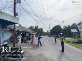 Satlantas Polres Natuna bersama Polsek Bunguran Timur Kawal Pawai Budaya SDN 007 Ranai Darat, Wujudkan Keamanan dan Pelestarian Budaya