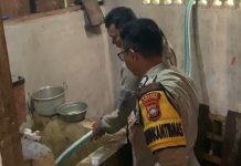 Sentuhan Kemanusiaan Polres Natuna, Aipda Ruddy Bantu Air Bersih untuk Ibu dan Bayi