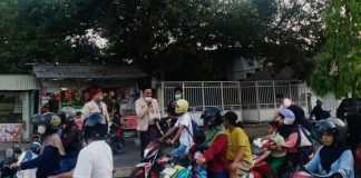 Peduli Warga Terdampak Kabut Asap Karhutla, PDPM Kota Baubau Salurkan 1.800 Masker